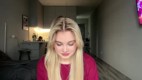 Kira online show from 04/18/26, 09:13