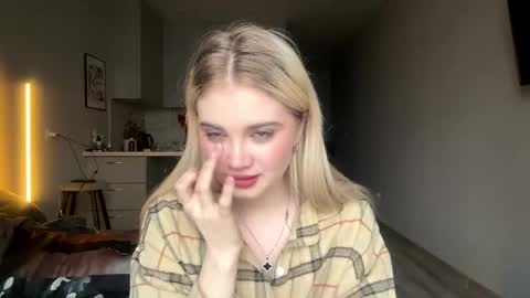 Kira online show from 04/19/26, 12:04