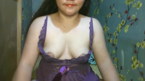 Snapshot of kiss_me_loves chatting on 01/13/25, 09:52 kiss_me_loves online show from 01/13/25, 09:52