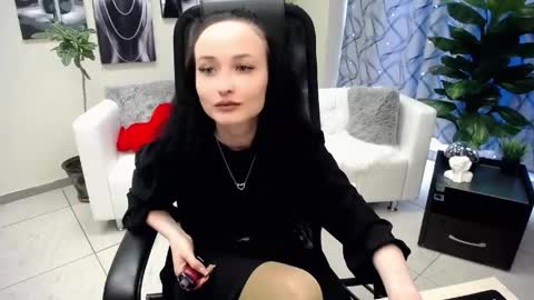 Louise online show from 04/19/26, 08:46