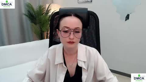 Snapshot of kiss_of_love_0 chatting on 06/10/26, 08:57 Louise online show from 06/10/26, 08:57