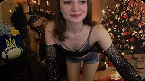 Snapshot of kiss_shy chatting on 12/22/24, 11:33 Valeria online show from 12/22/24, 11:33