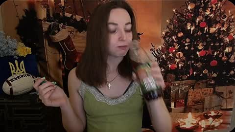 Snapshot of kiss_shy chatting on 12/24/24, 06:22 Valeria online show from 12/24/24, 06:22