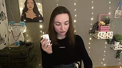 Snapshot of kiss_shy chatting on 02/02/25, 12:24 Valeria online show from 02/02/25, 12:24