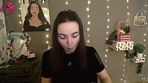 Snapshot of kiss_shy chatting on 03/03/25, 11:33 Valeria online show from 03/03/25, 11:33