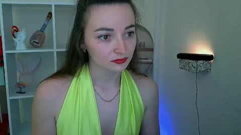 Snapshot of kiss_shy chatting on 05/25/26, 04:35 Valeria online show from 05/25/26, 04:35