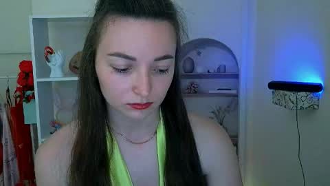 Snapshot of kiss_shy chatting on 05/26/26, 04:58 Valeria online show from 05/26/26, 04:58
