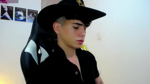 Snapshot of kiss_whitee chatting on 09/23/25, 12:02 kiss_whitee online show from 09/23/25, 12:02