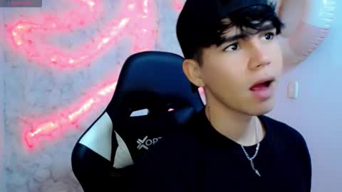 Snapshot of kiss_whitee chatting on 10/01/25, 11:33 kiss_whitee online show from 10/01/25, 11:33