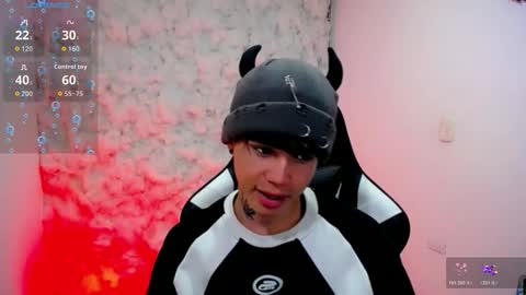 Snapshot of kiss_whitee chatting on 10/25/25, 02:41 kiss_whitee online show from 10/25/25, 02:41