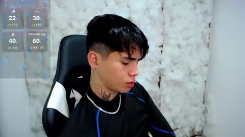 Snapshot of kiss_whitee chatting on 11/24/25, 08:19 kiss_whitee online show from 11/24/25, 08:19