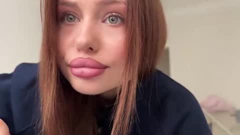 Snapshot of kisskeyy chatting on 09/10/25, 11:43 kisskeyy online show from 09/10/25, 11:43