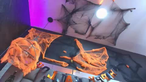 Snapshot of kissme_luna chatting on 10/28/25, 07:16 BELLA FLAME online show from 10/28/25, 07:16