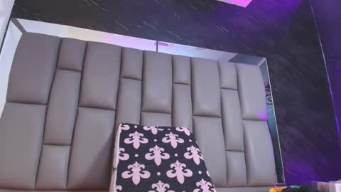 Snapshot of kissme_luna chatting on 11/12/25, 07:03 BELLA FLAME online show from 11/12/25, 07:03