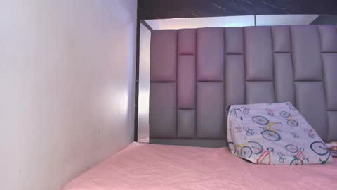 Snapshot of kissme_luna chatting on 11/18/25, 07:18 BELLA FLAME online show from 11/18/25, 07:18