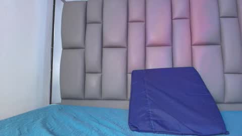 Snapshot of kissme_luna chatting on 11/19/25, 07:03 BELLA FLAME online show from 11/19/25, 07:03