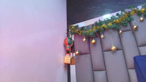 Snapshot of kissme_luna chatting on 12/15/25, 07:18 BELLA FLAME online show from 12/15/25, 07:18