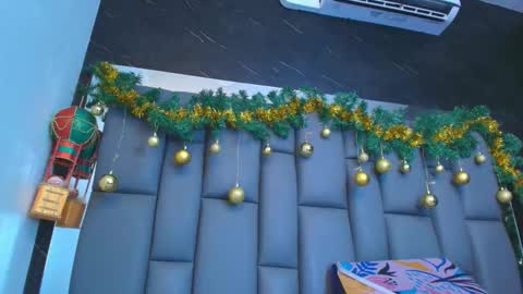 Snapshot of kissme_luna chatting on 12/16/25, 07:08 BELLA FLAME online show from 12/16/25, 07:08