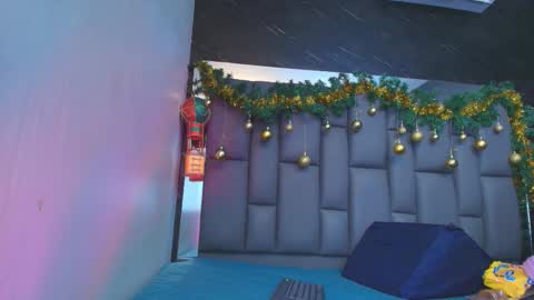 Snapshot of kissme_luna chatting on 12/17/25, 06:58 BELLA FLAME online show from 12/17/25, 06:58