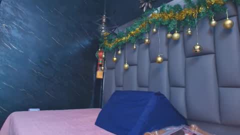 Snapshot of kissme_luna chatting on 12/20/25, 06:59 BELLA FLAME online show from 12/20/25, 06:59