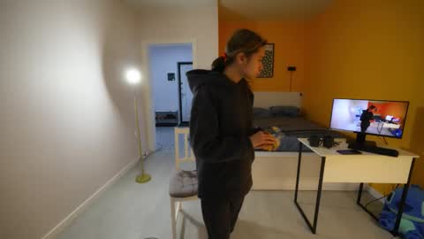 Snapshot of kissmesloww chatting on 10/19/25, 02:40 Snezhana online show from 10/19/25, 02:40