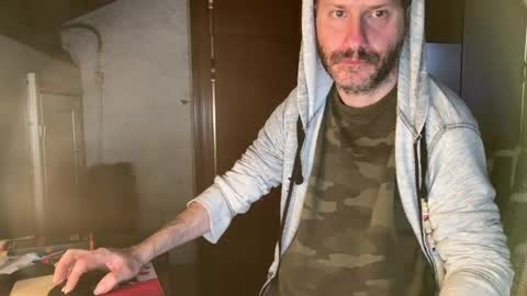 kissofbanned1983 online show from 04/22/26, 01:12