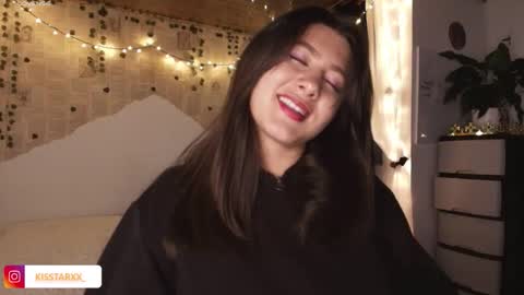 Snapshot of kisstarxxx chatting on 11/07/25, 04:34 Helena and Brad online show from 11/07/25, 04:34