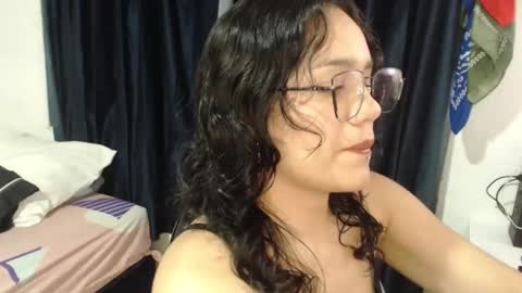 Snapshot of kitcatdreams chatting on 05/04/26, 12:28 kitcatdreams online show from 05/04/26, 12:28