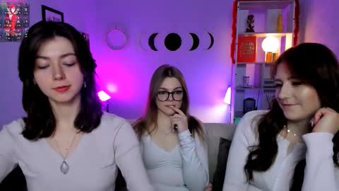 kitniss online show from 03/08/26, 08:12