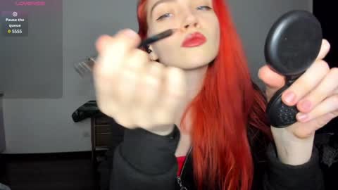 Snapshot of kitsunemoon chatting on 12/19/24, 08:44 Kitsune online show from 12/19/24, 08:44