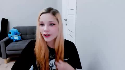 Snapshot of kitten_alisa chatting on 09/12/25, 07:25 Alissa online show from 09/12/25, 07:25