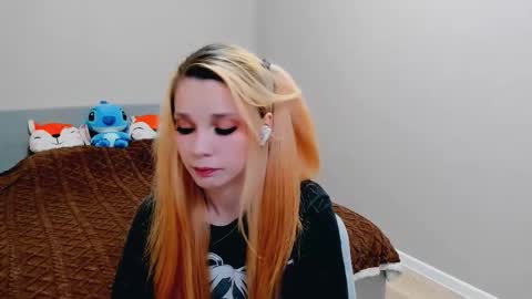 Snapshot of kitten_alisa chatting on 10/09/25, 07:01 Alissa online show from 10/09/25, 07:01