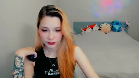 Snapshot of kitten_alisa chatting on 10/11/25, 07:23 Alissa online show from 10/11/25, 07:23