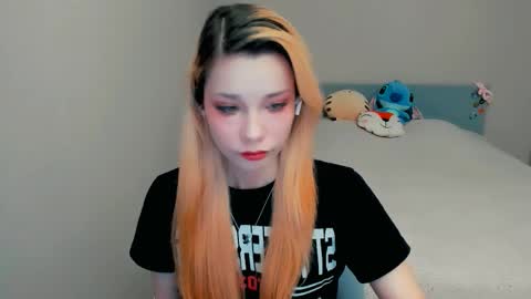 Snapshot of kitten_alisa chatting on 10/13/25, 07:14 Alissa online show from 10/13/25, 07:14