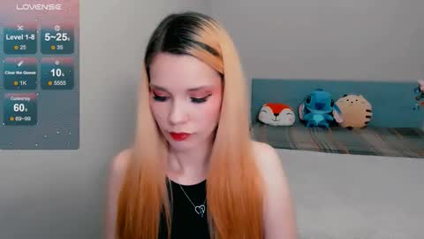 Snapshot of kitten_alisa chatting on 10/15/25, 07:03 Alissa online show from 10/15/25, 07:03