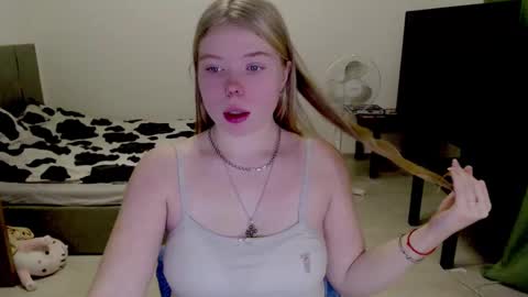 Snapshot of kitten_jenny01 chatting on 12/09/24, 06:12 Jennyblonde and Emmabrunette online show from 12/09/24, 06:12