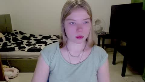 Snapshot of kitten_jenny01 chatting on 12/16/24, 07:26 Jennyblonde and Emmabrunette online show from 12/16/24, 07:26