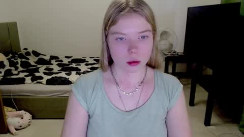 Snapshot of kitten_jenny01 chatting on 12/16/24, 10:29 Jennyblonde and Emmabrunette online show from 12/16/24, 10:29