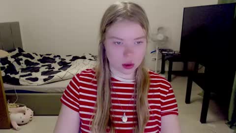 Snapshot of kitten_jenny01 chatting on 12/28/24, 03:15 Jennyblonde and Emmabrunette online show from 12/28/24, 03:15