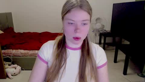 Snapshot of kitten_jenny01 chatting on 01/15/25, 01:41 Jennyblonde and Emmabrunette online show from 01/15/25, 01:41