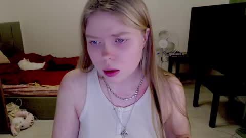 Snapshot of kitten_jenny01 chatting on 01/28/25, 08:36 Jennyblonde and Emmabrunette online show from 01/28/25, 08:36