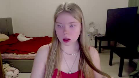 Snapshot of kitten_jenny01 chatting on 02/03/25, 08:35 Jennyblonde and Emmabrunette online show from 02/03/25, 08:35