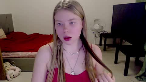 Snapshot of kitten_jenny01 chatting on 02/04/25, 09:20 Jennyblonde and Emmabrunette online show from 02/04/25, 09:20