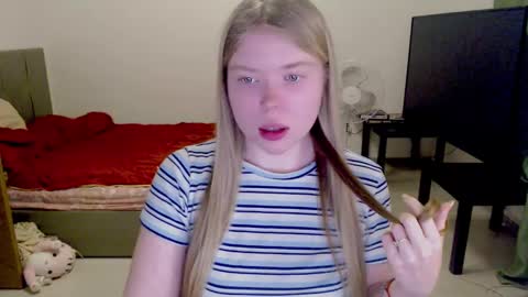 Snapshot of kitten_jenny01 chatting on 02/09/25, 12:39 Jennyblonde and Emmabrunette online show from 02/09/25, 12:39