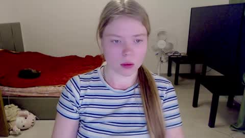 Snapshot of kitten_jenny01 chatting on 02/09/25, 09:39 Jennyblonde and Emmabrunette online show from 02/09/25, 09:39