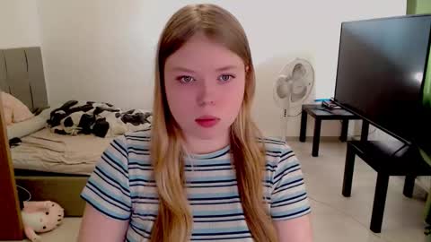 Snapshot of kitten_jenny01 chatting on 09/30/25, 11:37 Jennyblonde and Emmabrunette online show from 09/30/25, 11:37
