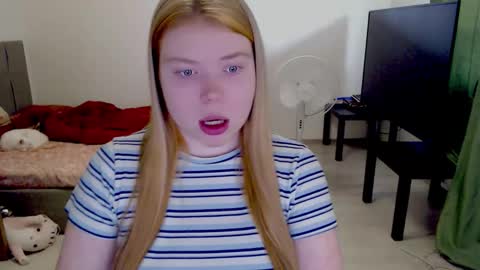 Jennyblonde and Emmabrunette online show from 02/04/26, 11:27