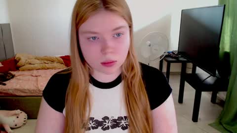 Snapshot of kitten_jenny01 chatting on 03/29/26, 11:43 Jennyblonde and Emmabrunette online show from 03/29/26, 11:43