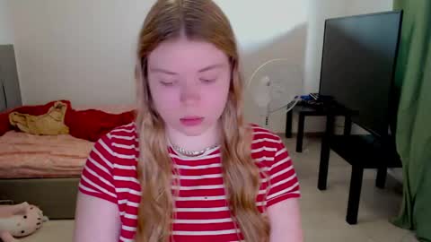 Snapshot of kitten_jenny01 chatting on 05/11/26, 04:04 Jennyblonde and Emmabrunette online show from 05/11/26, 04:04
