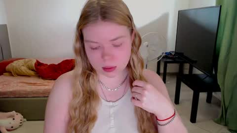 Snapshot of kitten_jenny01 chatting on 05/12/26, 12:13 Jennyblonde and Emmabrunette online show from 05/12/26, 12:13
